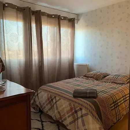 Chambre#1privée En Colocation Vue Sur Paris Tour Eiffel Alloggio in famiglia Cachan